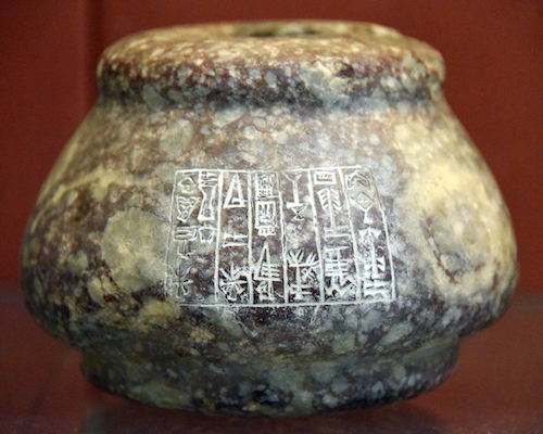 Iscrizione su testa di mazza in pietra di Šulgi, re di Ur, al dio Meslamtaea o Nergal, ca. 2094-2047 a.C., dall’Iraq. British Museum, Londra.